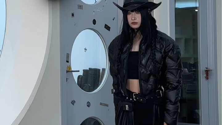 12 All-Black Outfit Combinations