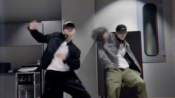 【THE BOYZ】Kim Seon-woo × Q Ji Chang-min thử thách “new thing” 220927 TikTok