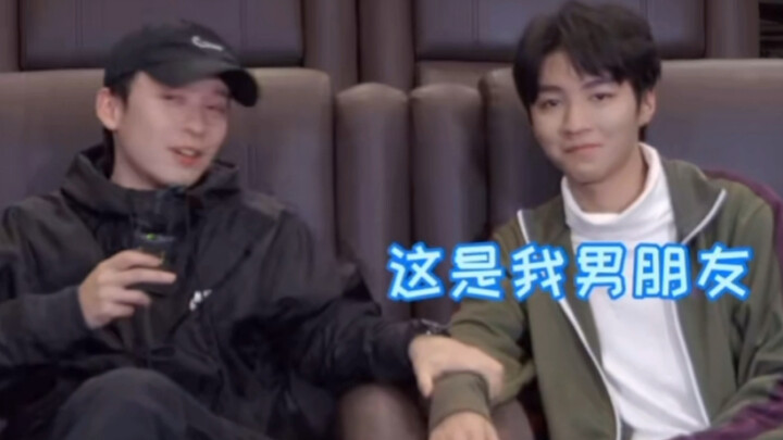 [Brother and Sister Brushing Hair] — Oh come on, stop saying such weird stuff~