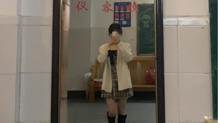 รุ่นพี่ที่นั่งแถวหลังสุดในห้องเรียน