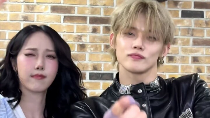 لقد أتوا! شين فاي وتشوي ران جون يغنيان معًا "لا لا لوف مي"