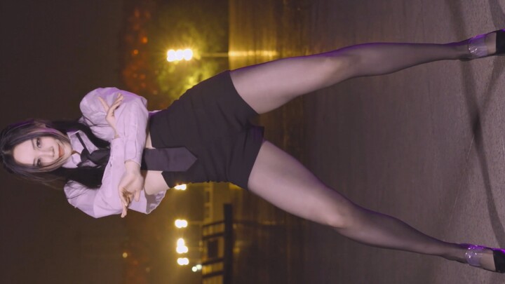 رقصة الغطرسة، شاشة كاملة تقترب