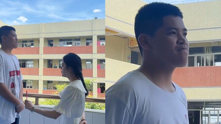 Teacher looks up to lecture 6th-grade students; the cutest height difference renders authority usele