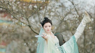Fortunately, the cherry blossoms dance in March, and from now on, the fields are filled with warm sp