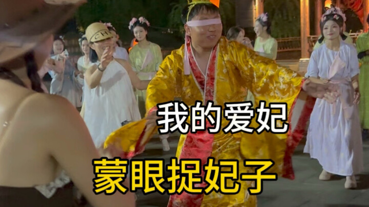 Vờ làm NPC ở khu du lịch quả nhiên chơi đã lắm! Haha!