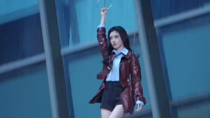 I’ve never seen anyone in the Chinese entertainment industry do a high-altitude, one-handed ring rap