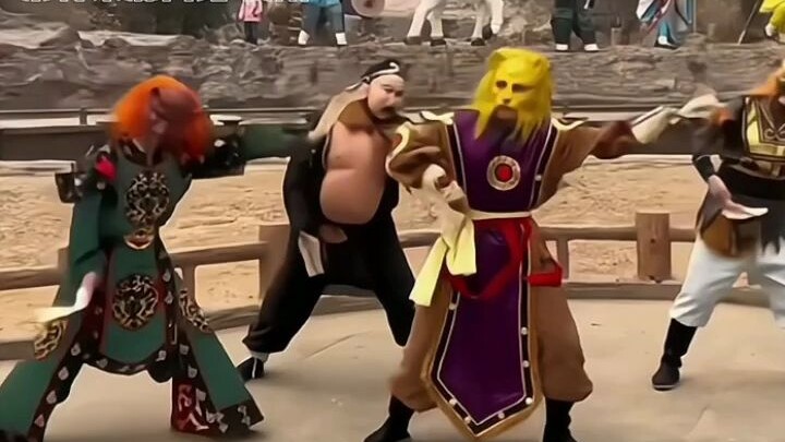 Zhu Bajie dances with the monsters—no wonder the Master keeps getting kidnapped!