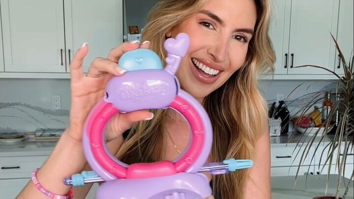 Tiếp thị KOL nước ngoài | Blogger cha mẹ-con cái quốc tế thử “đồ chơi làm vòng tay”! Bé hơn 20 tuổi 