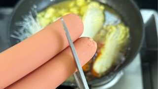 Meskipun Dalang diasingkan, ia tetap harus memasak. Selalu ada kemungkinan salah...