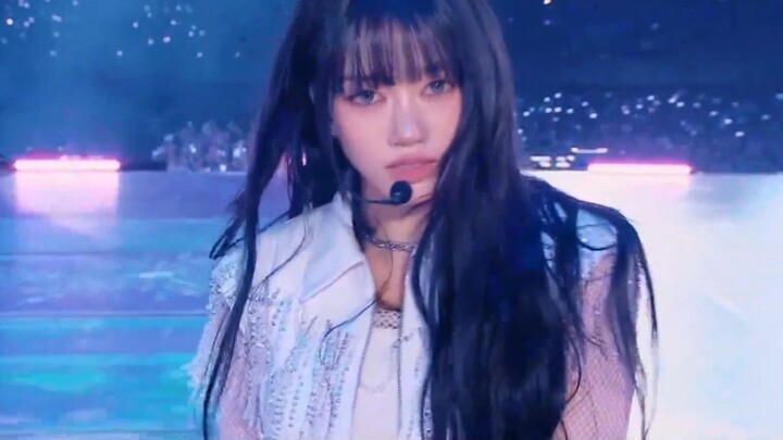 MEOVV Burning up + Hands up 2025 AAA Awards Ceremony Stage