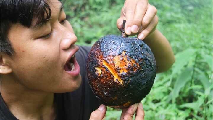 Survival Skills | Menyantap Makanan kaya Karbohidrat. Makanan pengganti Nasi ketika di dalam hutan