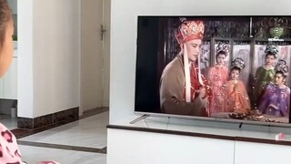 اتضح أن هناك سببًا يمنع الشيخ تانغ من الاستحمام...