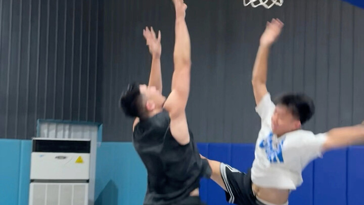 关系越好，对抗越狠，喷的越爽…