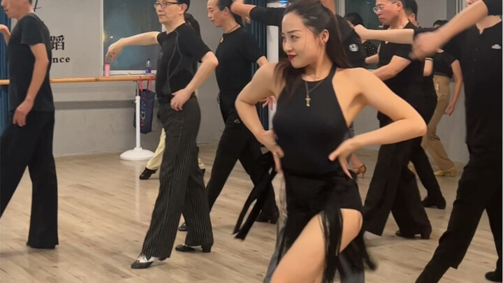 Bận đến mức không có thời gian yêu đương～