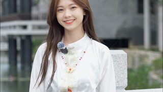 Jiajia wears a ma mian skirt