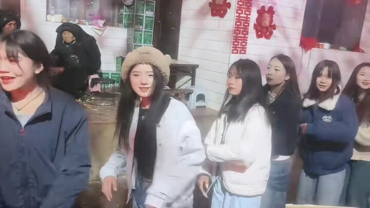 Yunnan’s Little Luban Performs a Dance and Song Show