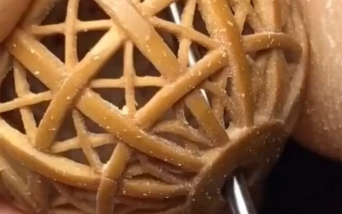 Di sản văn hóa phi vật thể: Điêu khắc hạt ô liu #Điêu khắc hạt #Văn vật #Hạt ô liu #Nghệ nhân #Điêu 