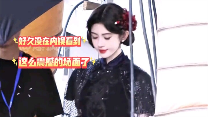 【Ju Jingyi】The director probably smiles so much every day that his face is about to crack from smili