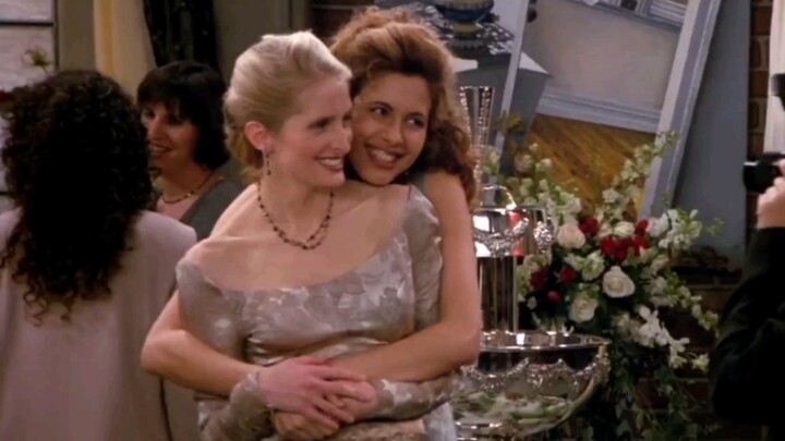 你可以删减她们的剧情，但你掩盖不了她们的爱情