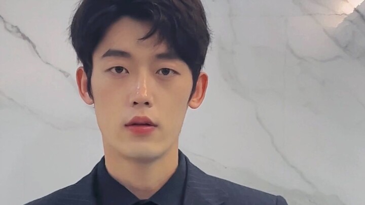 Hôm nay làm anh chàng buồn bã