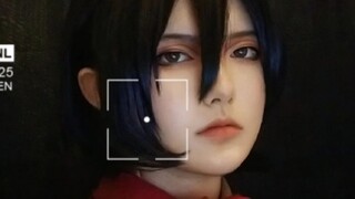 Mikasa thử trang điểm! (´ε ｀;)