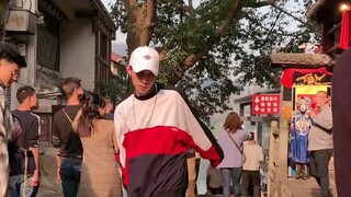 Có ai thích tiếng gầm của EXO không? Hãy đến xem tôi nhảy nhé