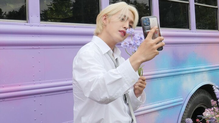 About how Kuku knows he’s handsome—the little brothers next to him are cracking me up so hard!