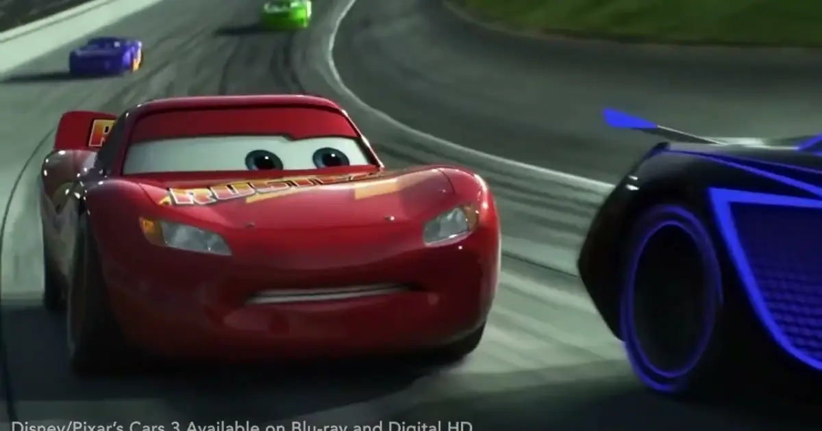 Disney and Pixar's Cars 3 | “Lightning McQueen Crashes During the Race”  Clip | On Blu-ray & Digital - Bilibili