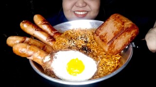 KOREAN SPICY NOODLES//SAUSAGES, SPAM AND EGGS//NO TALKING//MUKBANG