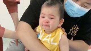 Tantang bayi yang paling menderita untuk mendapatkan suntikan di Internet...