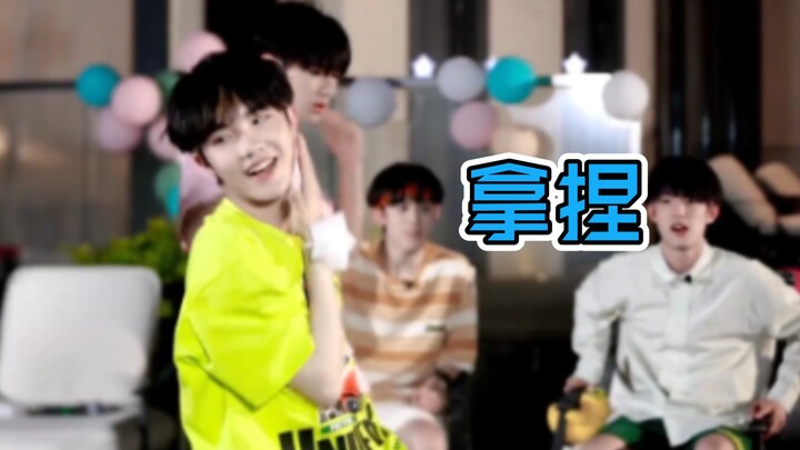 يبدو سو شينهاو كسولًا، لكنه في الواقع يؤدي رقصات عشوائية. إنه يفهم معجبيه.