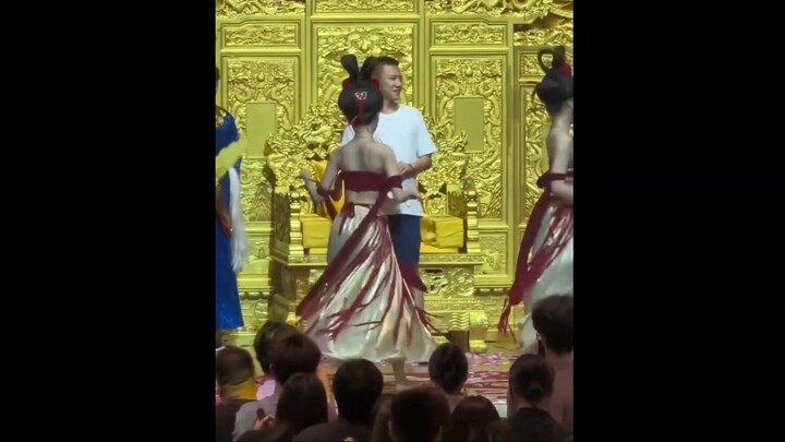 “รวมท่าเต้นบัลลังก์มังกร! นี่มันสนุกยิ่งกว่าอันดับหนึ่งของชาร์ตเสียอีก”