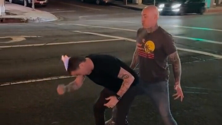 Uchiha Beraksi Mengamen