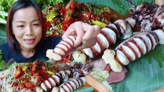 ตำข้าวปุ้น หมึกไข่ตัวใหญ่ๆ ไข่เต็มท้อง กัดจนน้ำหมึกแตกใส่หน้า 4/สิงหาคม/64
