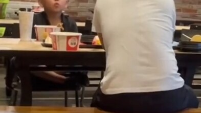 พ่อจู่ๆ ก็ทดสอบท่องสูตรคูณกับลูก โชคดีที่พี่ชายช่วยไว้