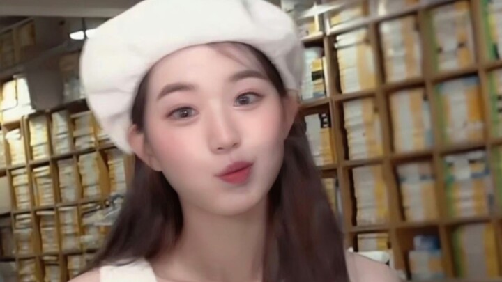 Yang lebih memikat daripada kesempurnaan Zhang Yuanying adalah sifat kekanak-kanakannya yang tak bis