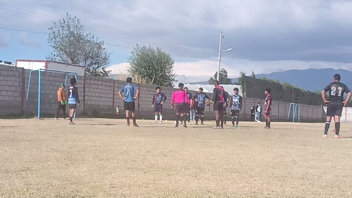 Partido de fútbol KAT-ROSES vs CLUB FAMILY