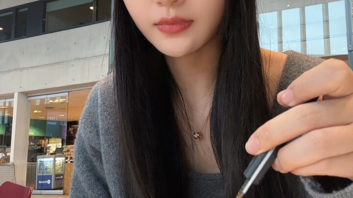 Unexpectedly delighted! I snagged two lunch boxes that weren't too disgusting.