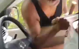 Súng của anh ấy dài quá, sợ quá!