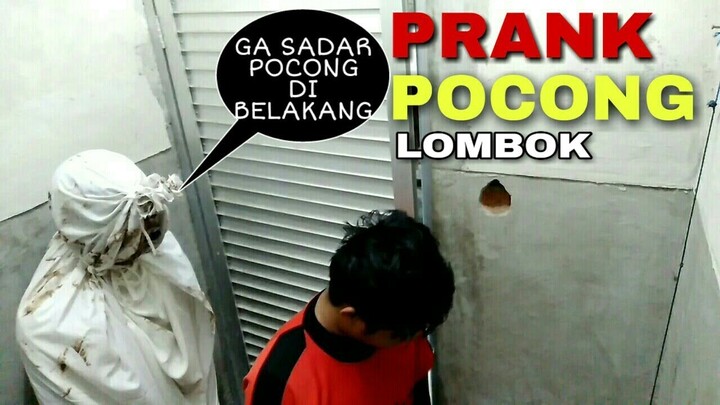 NGAKAK PRANK TEMAN LAGI KENCING SAMPAI KOCAR KACIR!! PRANK POCONG indonesia