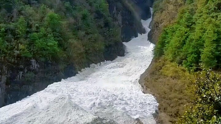 موقع الانهيار الثلجي في التبت: المشهد مذهل للغاية!