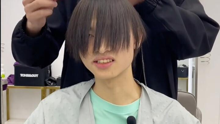 The guy grew his hair for 6 months to experience the bitterness of love.