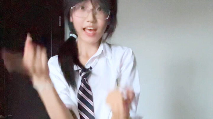 Today I will reluctantly allow you to hold my hand (￣ 3￣)╭