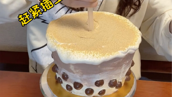 Đúng là trà sữa bánh ngọt đúng điệu! Vừa uống trà sữa vừa ăn bánh ngọt, sảng khoái quá!