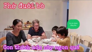 Ăn phở đuôi bò/ba cha con khen nức nở húp sạch tô/Cuộc sống pháp/ẩm thực Việt nam/món ăn ngon