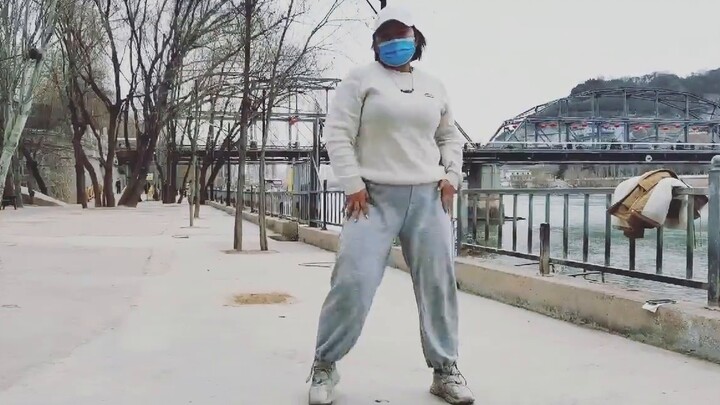 This is 200 pounds? ?! MAMAMOO--HIP