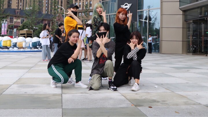 [Song Song] Berkedip dan bernyanyi bersama dengan adegan berguling gila Little Black Song di Stasiun