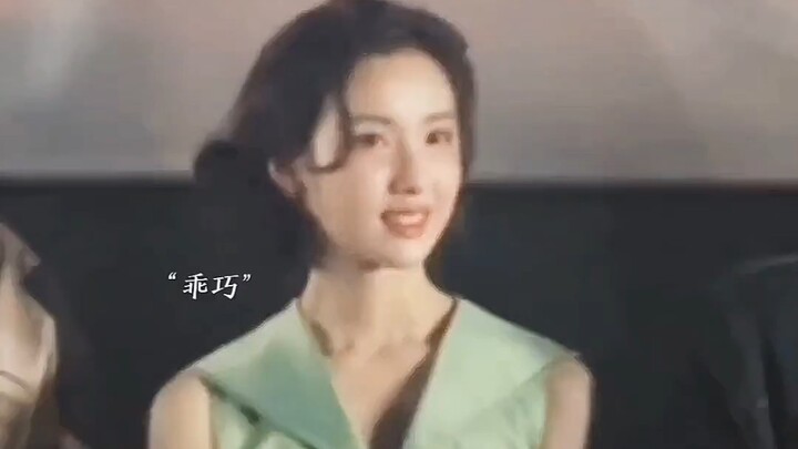 Trần Đô Linh trông y hệt cô nàng thỏ trắng dịu dàng, nhút nhát trong tiểu thuyết.