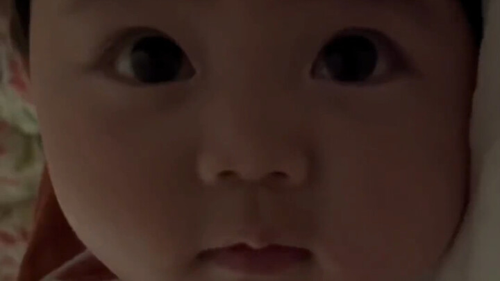 Check out this three-month-old baby’s immersive self-soothing to sleep—just a few double blinks and 