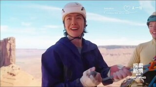 Aw 🥺 look at YiBo's arm!